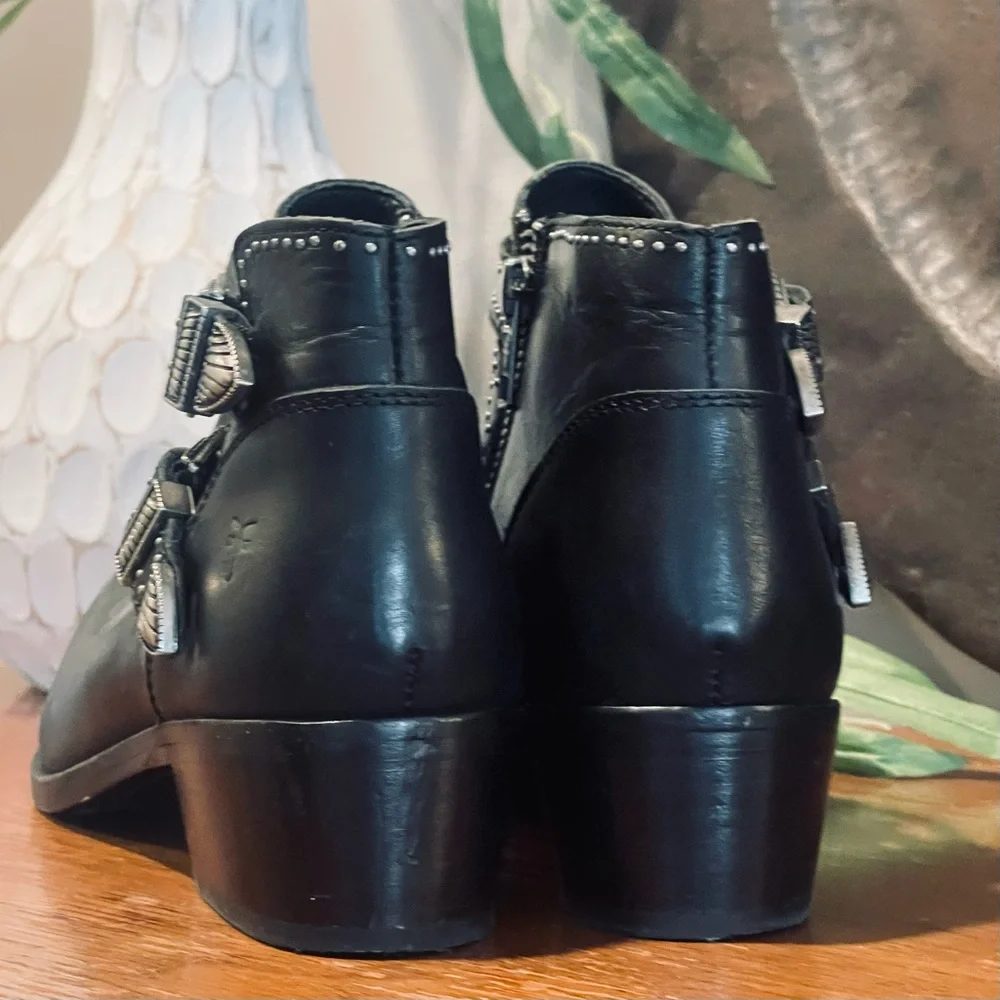 FRYE Ray Western Deco Shootie Double Buckle Black Leather Ankle Boot Silver